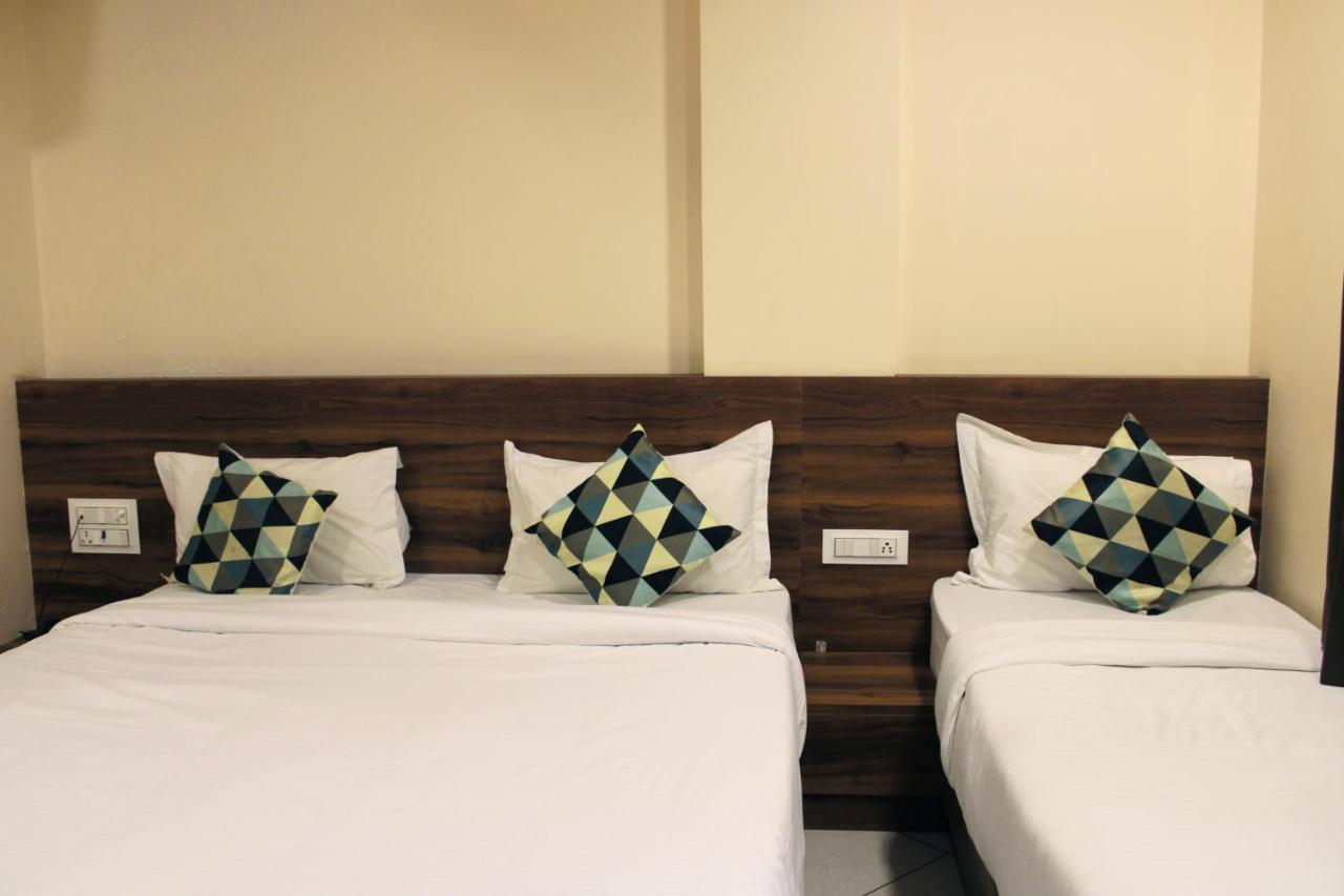 Maruti Group Of Hotels - Shri Naman Натгдвара Екстер'єр фото