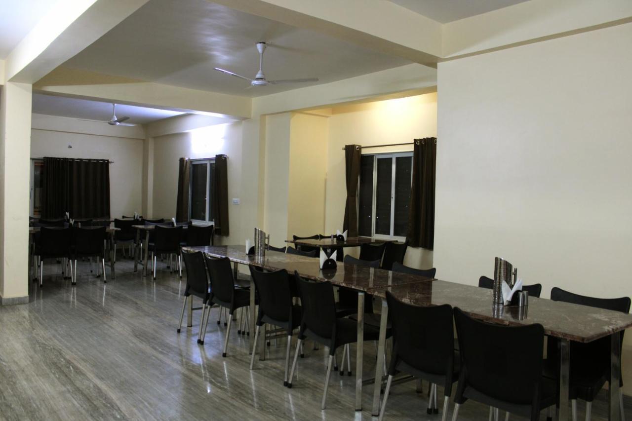 Maruti Group Of Hotels - Shri Naman Натгдвара Екстер'єр фото