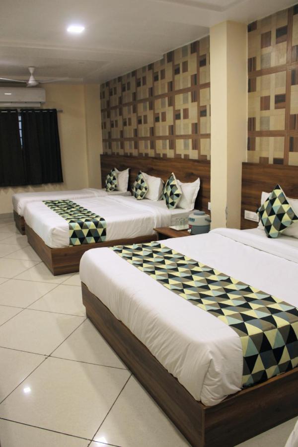 Maruti Group Of Hotels - Shri Naman Натгдвара Екстер'єр фото