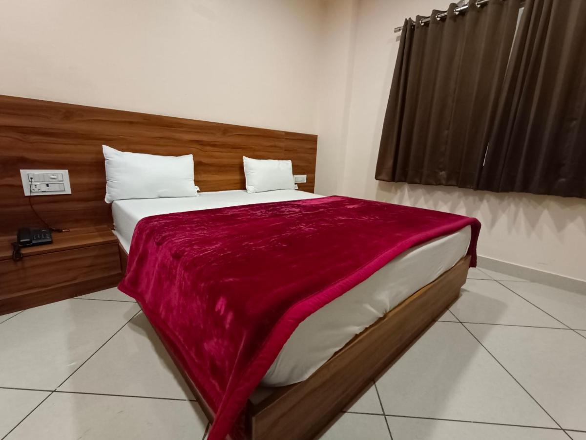 Maruti Group Of Hotels - Shri Naman Натгдвара Екстер'єр фото
