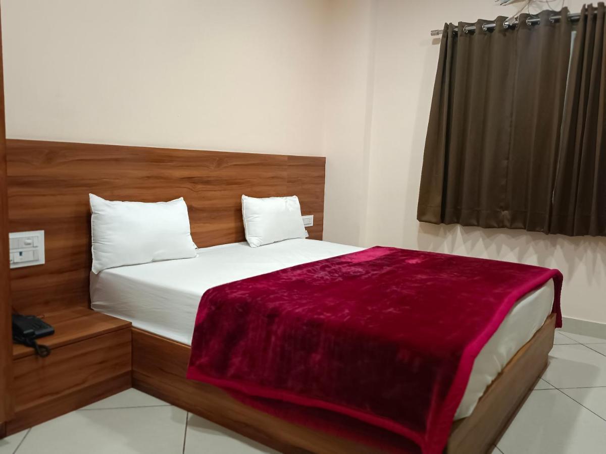 Maruti Group Of Hotels - Shri Naman Натгдвара Екстер'єр фото