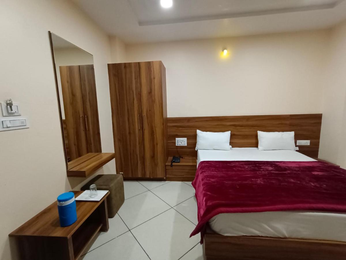 Maruti Group Of Hotels - Shri Naman Натгдвара Екстер'єр фото