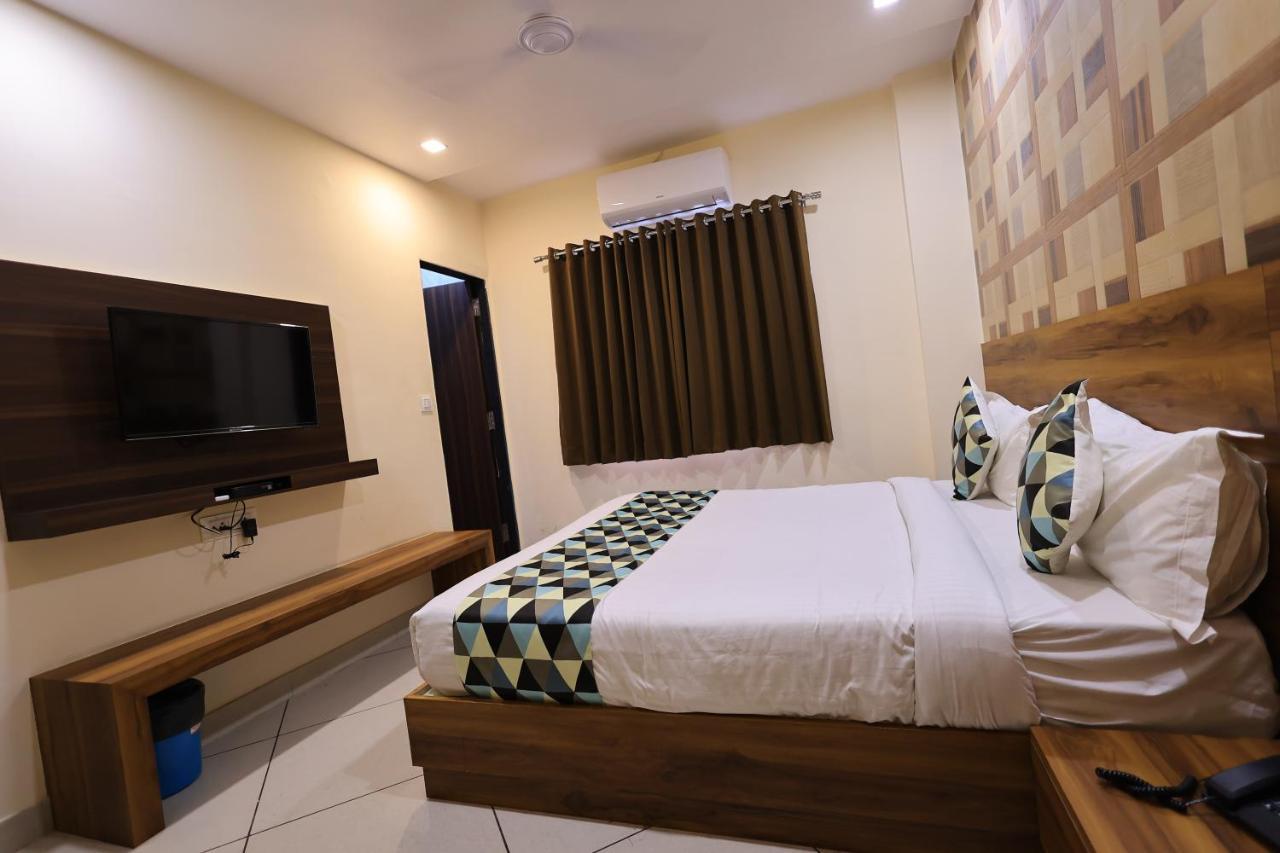 Maruti Group Of Hotels - Shri Naman Натгдвара Екстер'єр фото