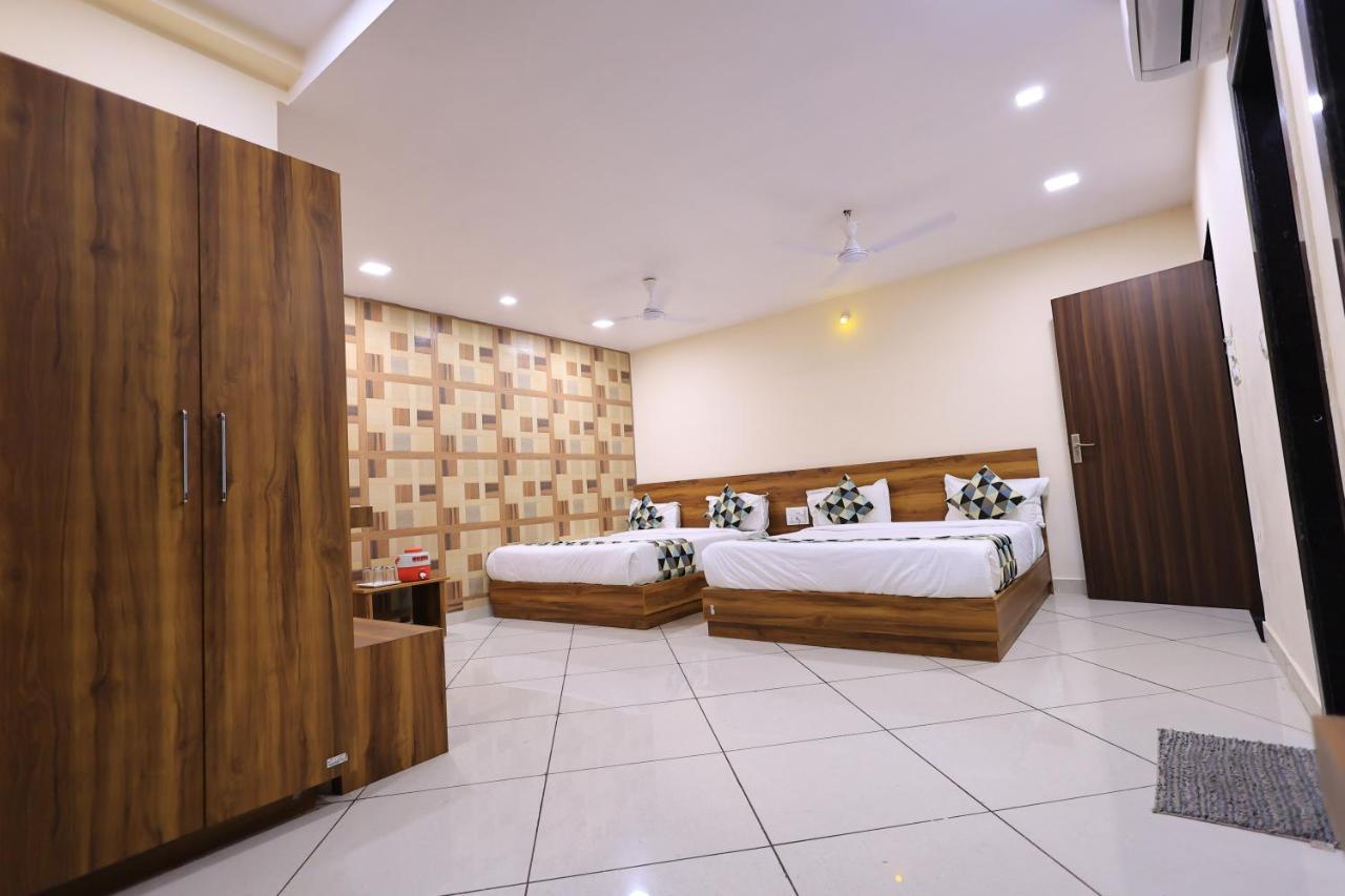 Maruti Group Of Hotels - Shri Naman Натгдвара Екстер'єр фото