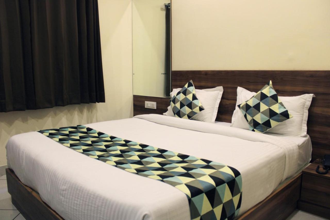 Maruti Group Of Hotels - Shri Naman Натгдвара Екстер'єр фото