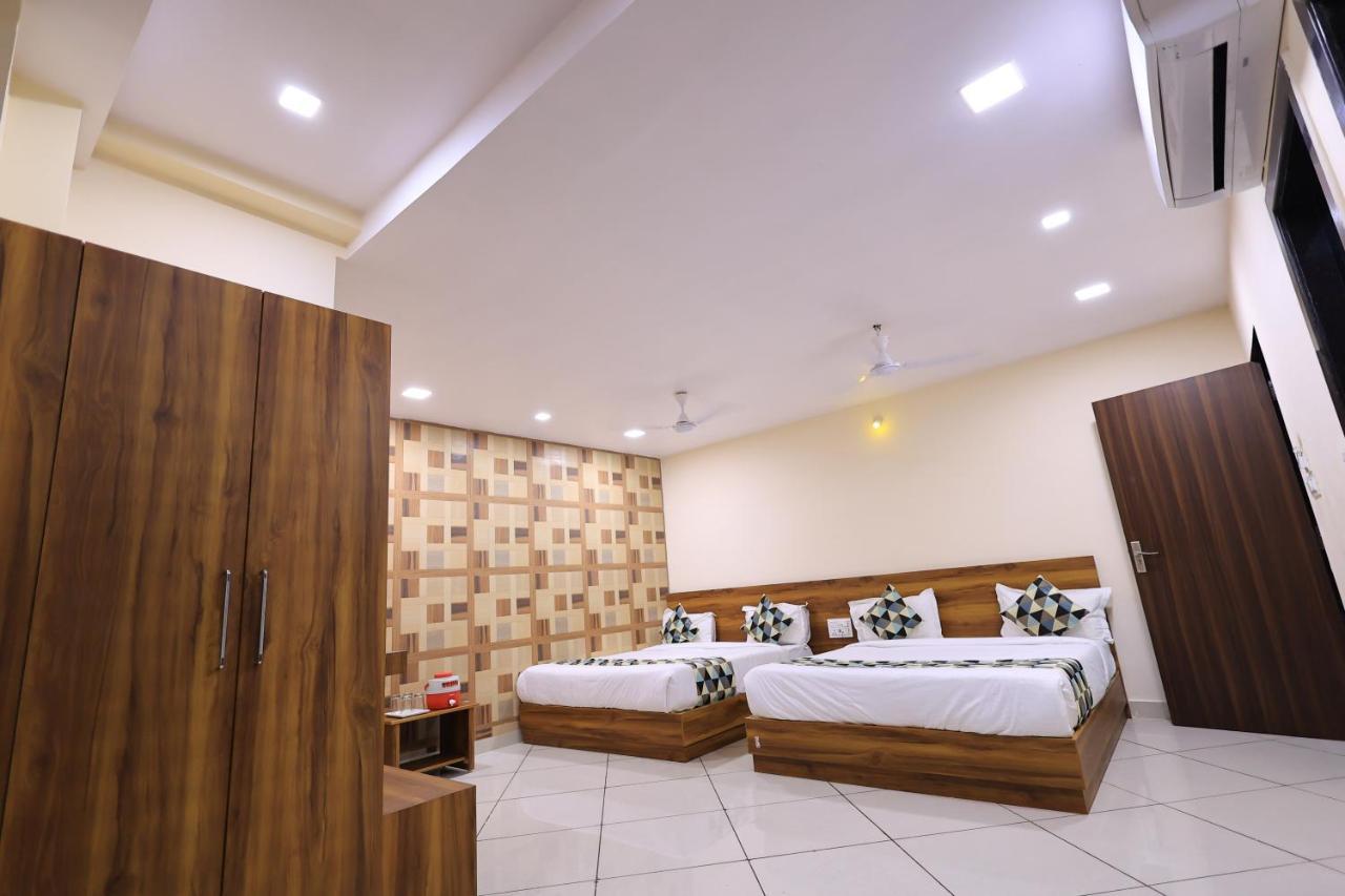 Maruti Group Of Hotels - Shri Naman Натгдвара Екстер'єр фото